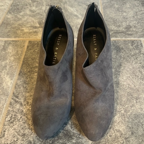 EUC Kelly & Katie gray booties size 7.5 - Picture 1 of 4